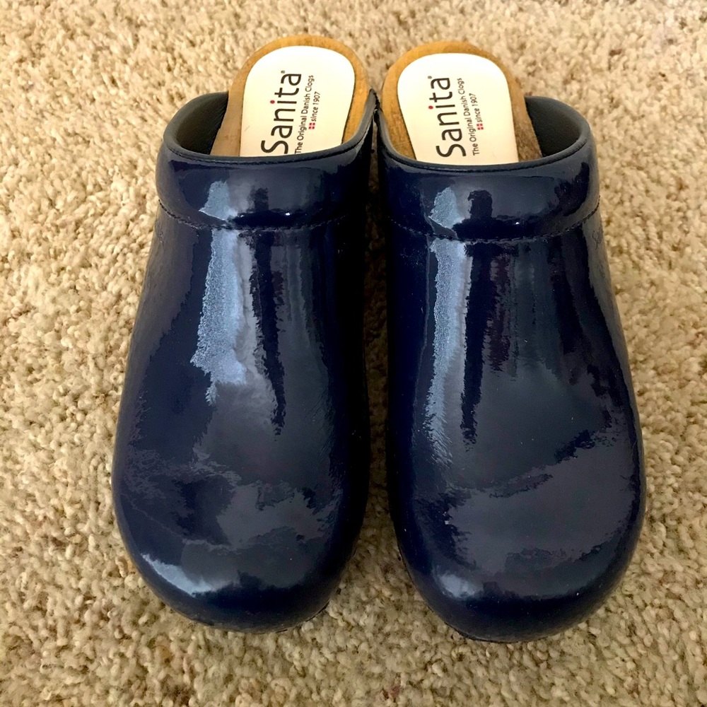 Sanita patent leather clog with wooden heels